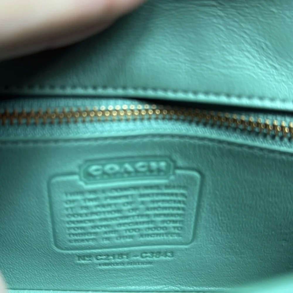 Coach Dinky 18 with Quilting - Picture 9 of 10